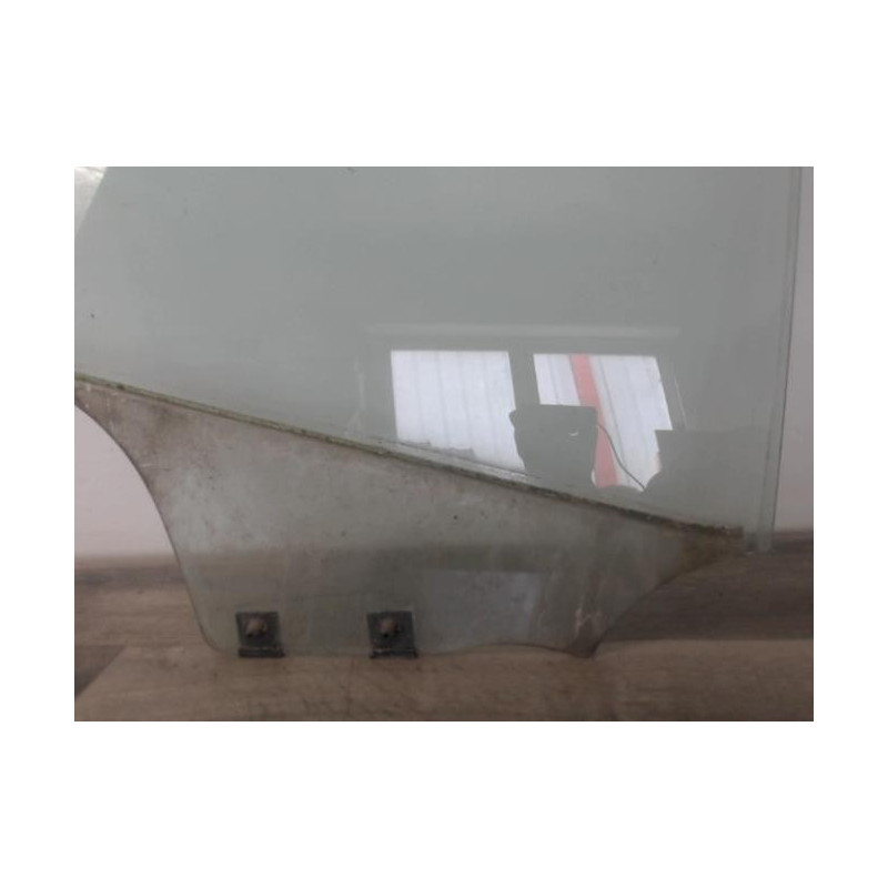 Vitre arriere droit DACIA SANDERO 1 d’occasion