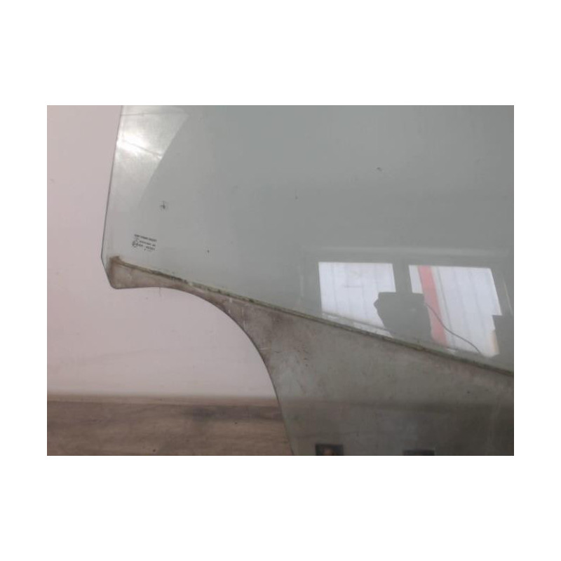 Vitre arriere droit DACIA SANDERO 1 d’occasion