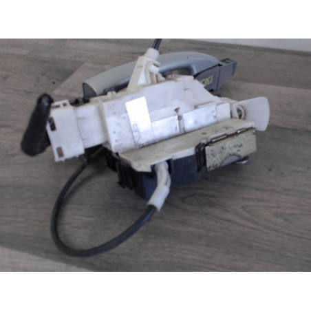 Serrure avant gauche PEUGEOT 407 PHASE 1 d’occasion