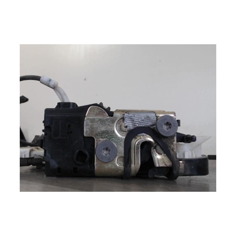 Serrure avant gauche PEUGEOT 407 PHASE 1 d’occasion