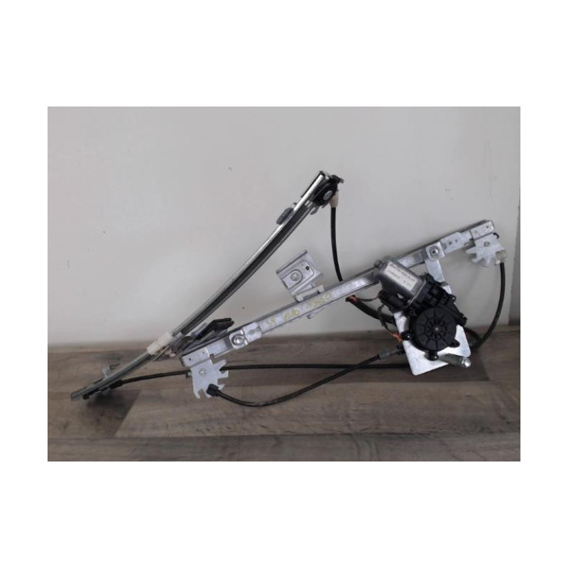 Leve vitre electrique avant droit VOLKSWAGEN POLO 3 PHASE 1 d’occasion