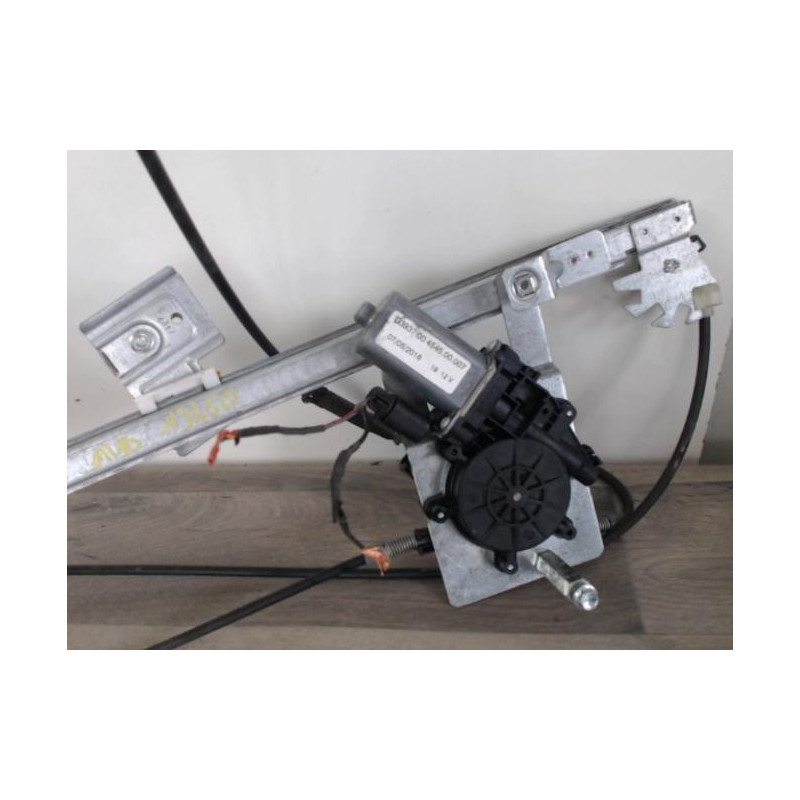 Leve vitre electrique avant droit VOLKSWAGEN POLO 3 PHASE 1 d’occasion