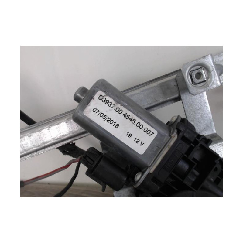 Leve vitre electrique avant droit VOLKSWAGEN POLO 3 PHASE 1 d’occasion