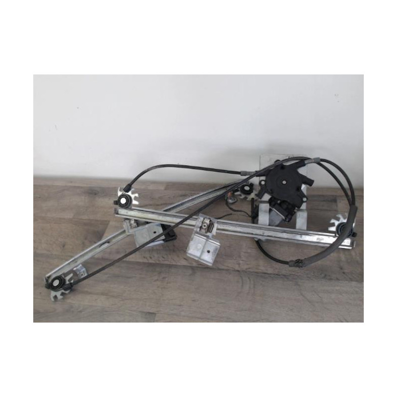 Leve vitre electrique avant droit VOLKSWAGEN POLO 3 PHASE 1 d’occasion