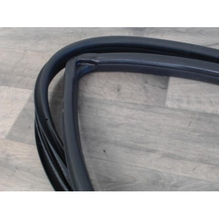 Joint de porte avant droite FORD FIESTA 6 PHASE 1 d’occasion