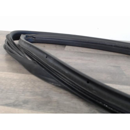 Joint de porte avant droite FORD FIESTA 6 PHASE 1 d’occasion