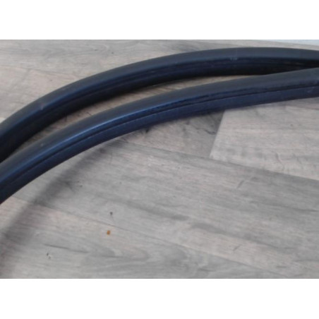 Joint de porte avant gauche FORD FIESTA 6 PHASE 1 d’occasion