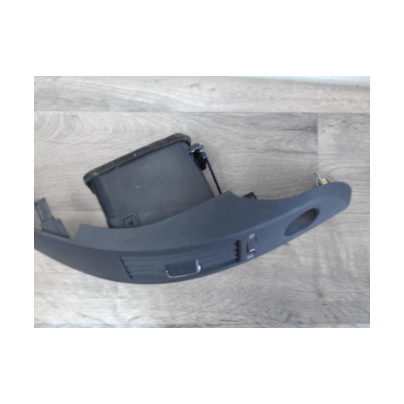 Aerateur tableau de bord TOYOTA COROLLA VERSO 2 PHASE 1 d’occasion