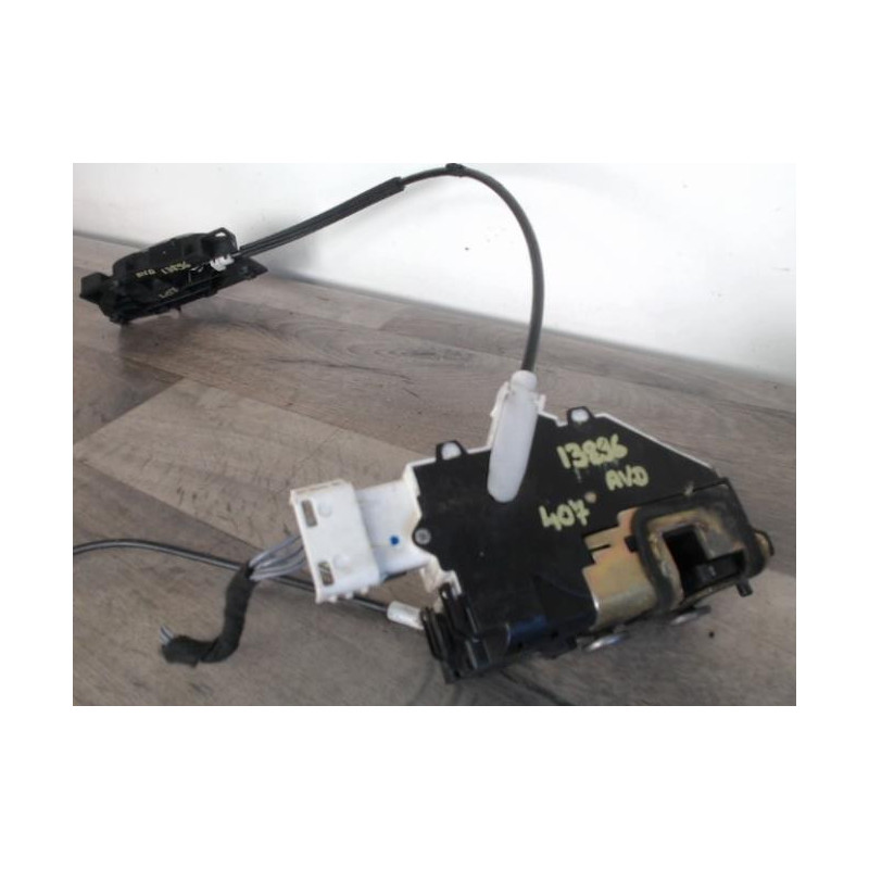 Serrure avant droit PEUGEOT 407 PHASE 1 d’occasion