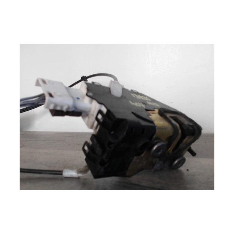 Serrure avant droit PEUGEOT 407 PHASE 1 d’occasion