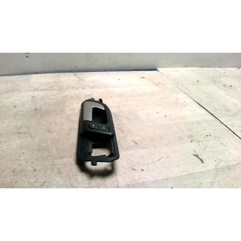 Poignee interieur avant gauche VOLKSWAGEN POLO 4 PHASE 2 d’occasion