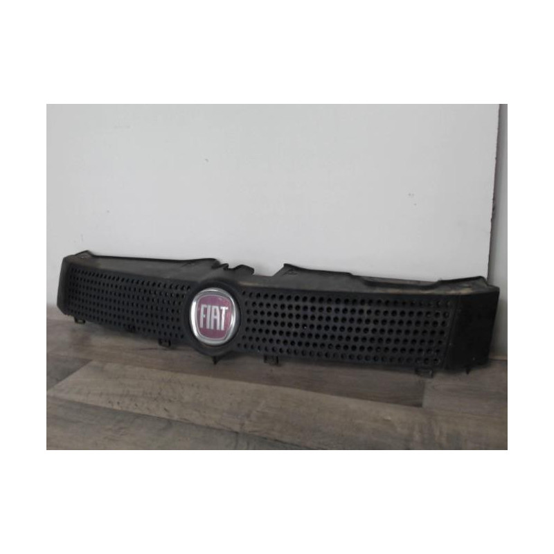 Calandre FIAT PANDA 2 PHASE 2 d’occasion