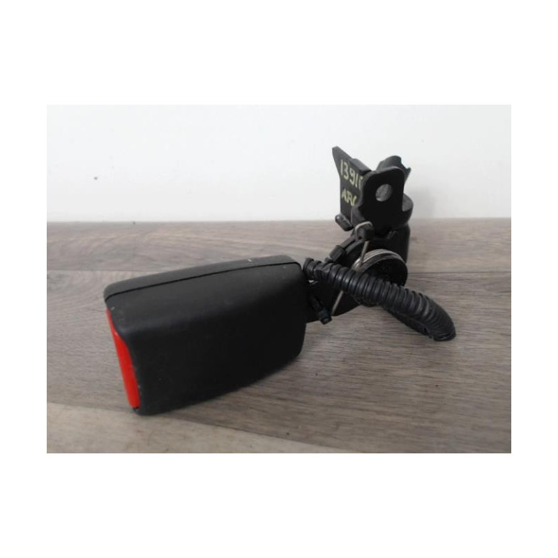 Attache ceinture arriere centrale HONDA CIVIC 8 PHASE 1 d’occasion