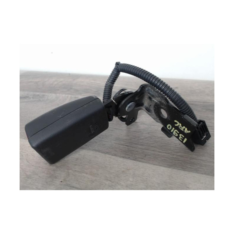 Attache ceinture arriere centrale HONDA CIVIC 8 PHASE 1 d’occasion