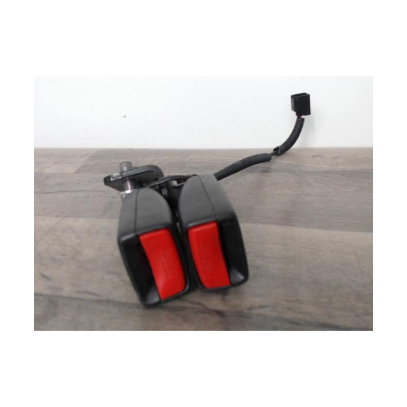 Attache ceinture arriere droit HONDA CIVIC 8 PHASE 1 d’occasion