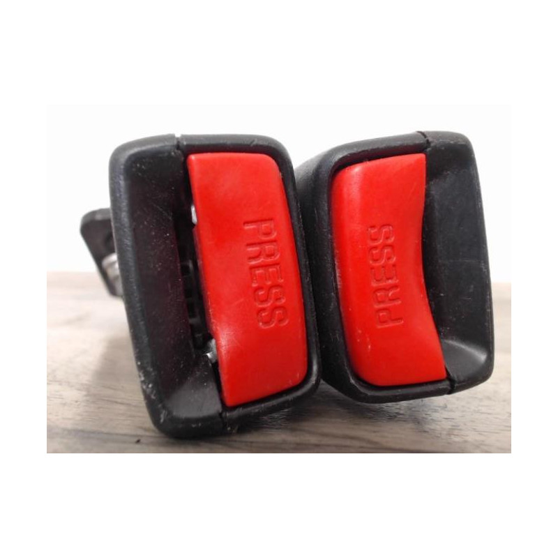 Attache ceinture arriere droit HONDA CIVIC 8 PHASE 1 d’occasion