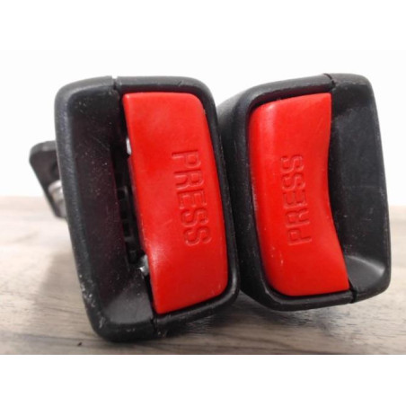 Attache ceinture arriere droit HONDA CIVIC 8 PHASE 1 d’occasion