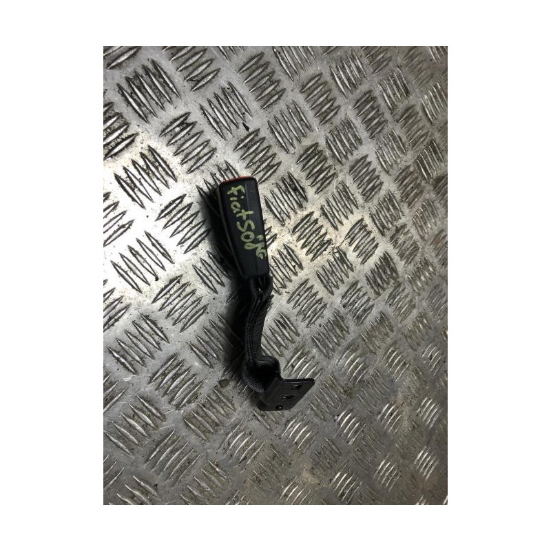 Attache ceinture arriere gauche FIAT 500 2 PHASE 1 d’occasion