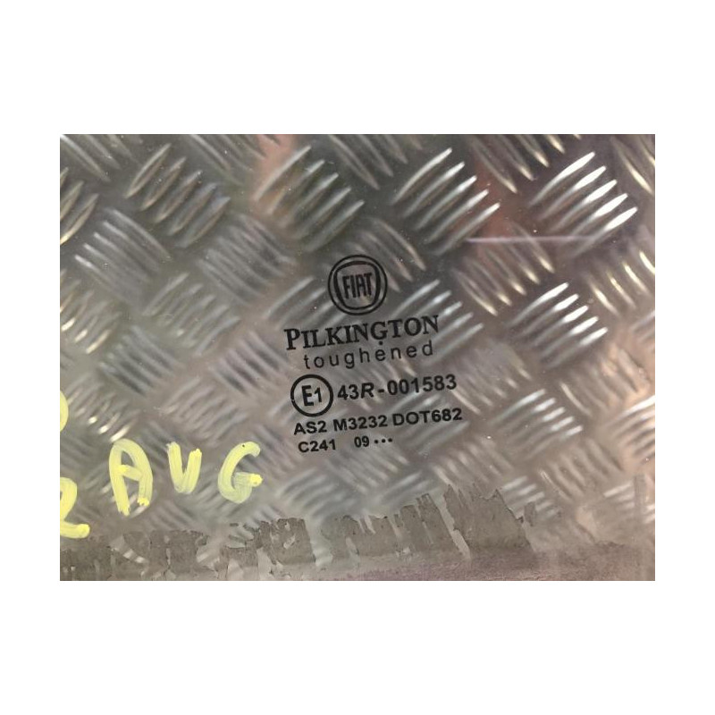 Vitre arriere droit CITROEN C15 d’occasion