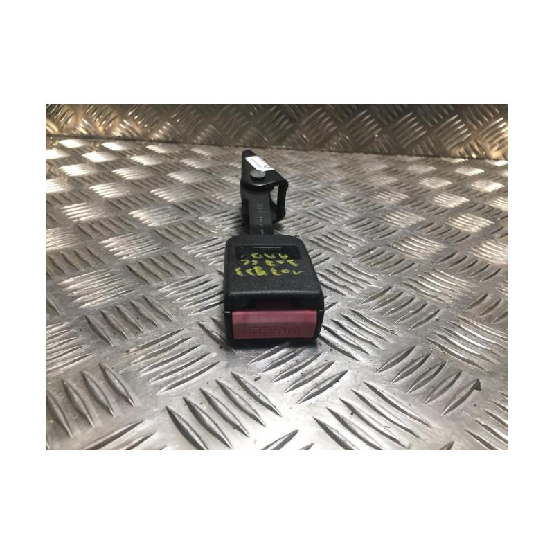 Attache ceinture arriere droit PEUGEOT 307 PHASE 2 CABRIOLET d’occasion