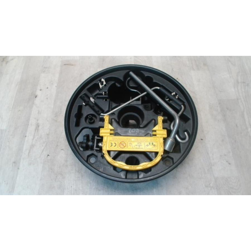 Cric (Ensemble depannage) RENAULT CLIO 2 PHASE 1 d’occasion