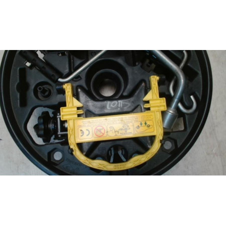 Cric (Ensemble depannage) RENAULT CLIO 2 PHASE 1 d’occasion