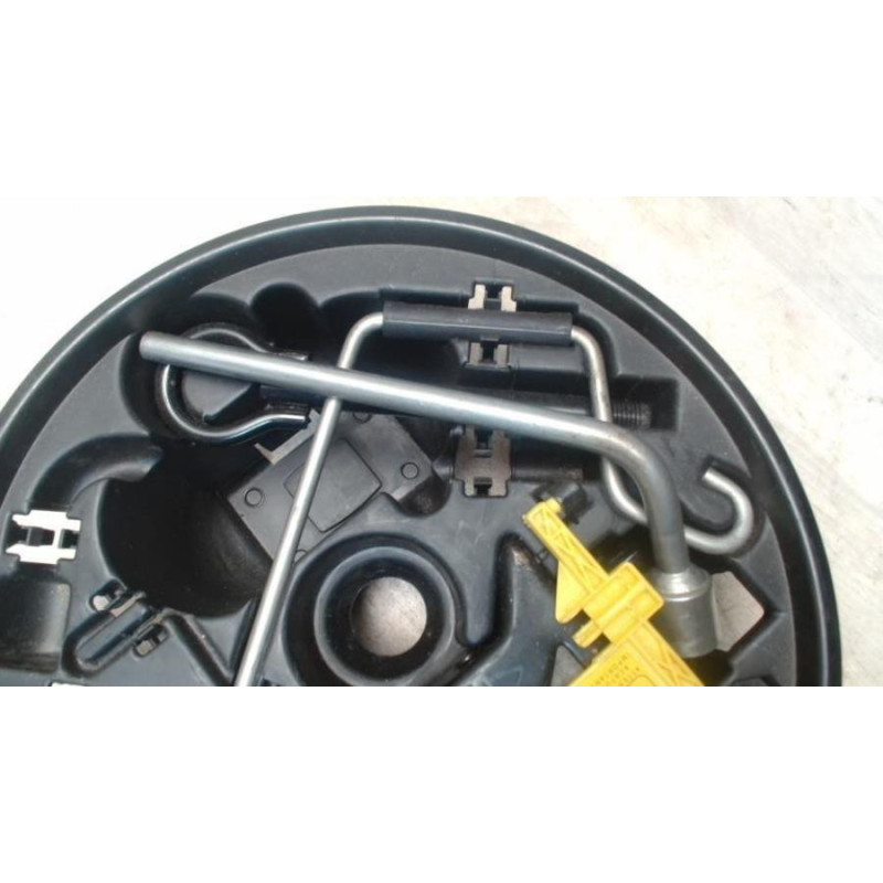 Cric (Ensemble depannage) RENAULT CLIO 2 PHASE 1 d’occasion