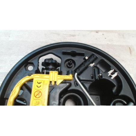 Cric (Ensemble depannage) RENAULT CLIO 2 PHASE 1 d’occasion