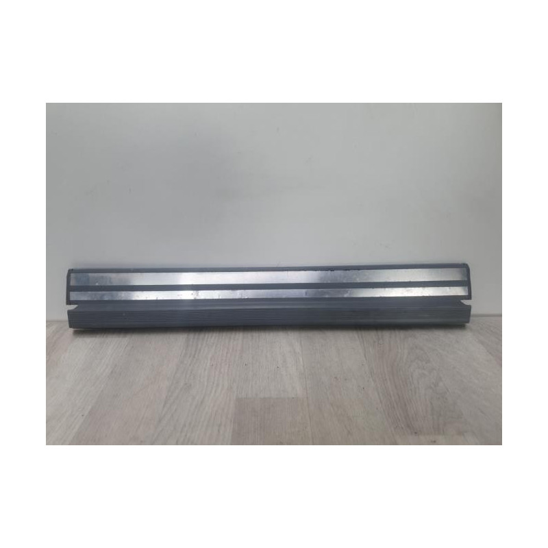 Baguette de porte arriere droite MERCEDES 300 W124 PHASE 1 d’occasion