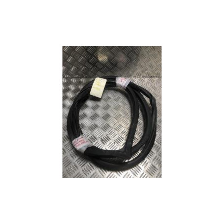 Joint de porte avant droite KIA CARENS 4 PHASE 1 d’occasion