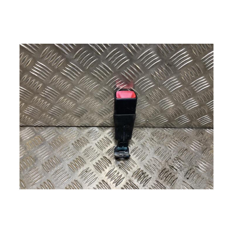 Attache ceinture arriere droit SUZUKI SWIFT 4 d’occasion