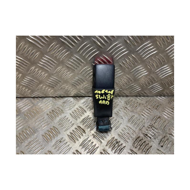 Attache ceinture arriere droit SUZUKI SWIFT 4 d’occasion
