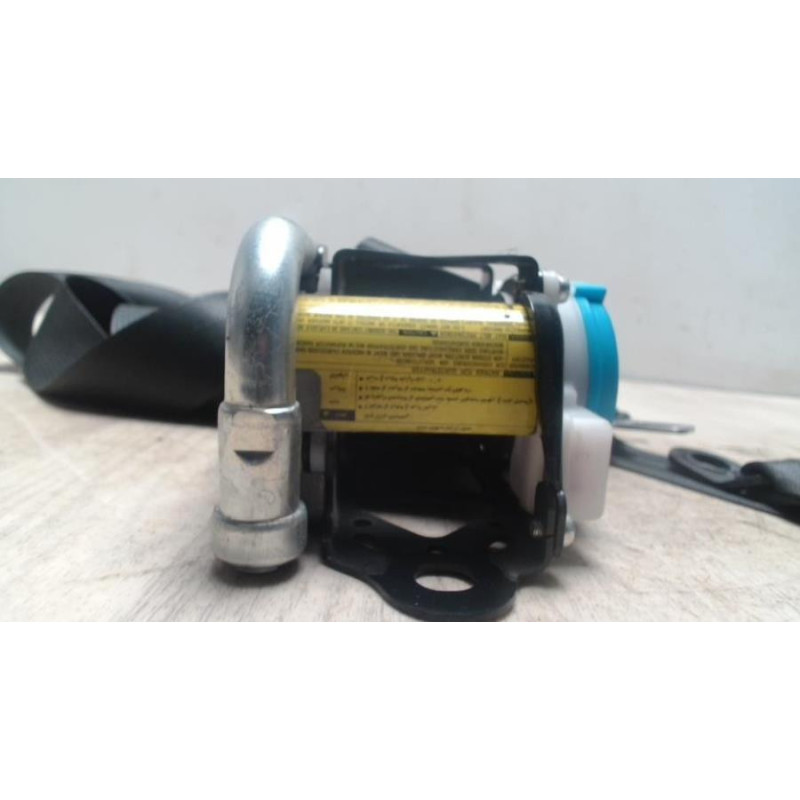 Ceinture avant droit TOYOTA YARIS 3 PHASE 1 d’occasion