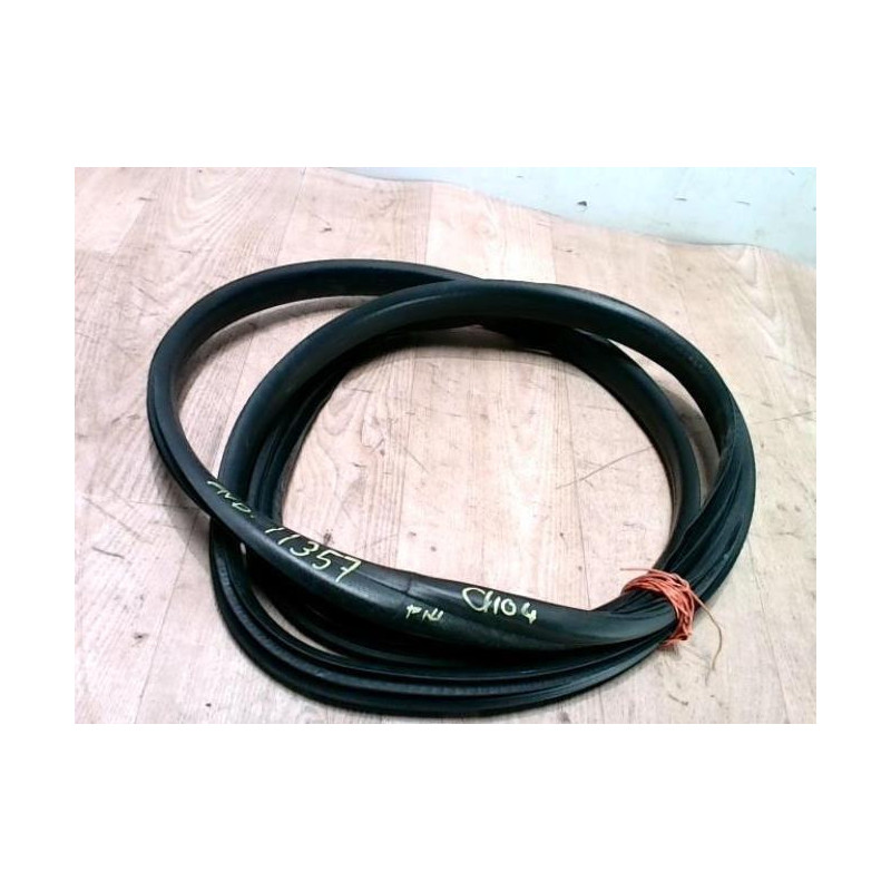 Joint de porte avant droite RENAULT CLIO 4 PHASE 1 d’occasion