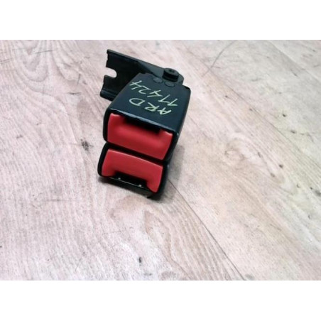 Attache ceinture avant droit FORD FIESTA 6 PHASE 1 d’occasion