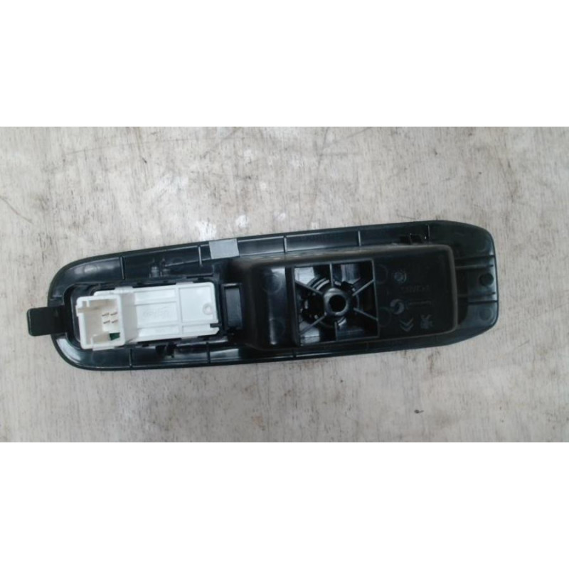 Interrupteur de leve vitre arriere droit PEUGEOT 308 2 PHASE 1 d’occasion