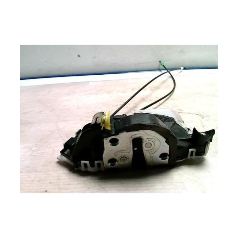 Serrure avant gauche TOYOTA YARIS 3 PHASE 1 d’occasion