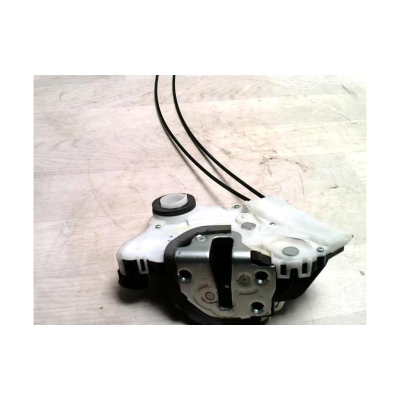Serrure avant gauche TOYOTA YARIS 3 PHASE 1 d’occasion