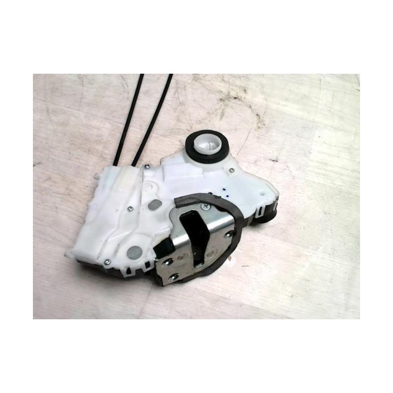Serrure avant gauche TOYOTA YARIS 3 PHASE 1 d’occasion
