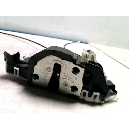 Serrure avant gauche TOYOTA YARIS 3 PHASE 1 d’occasion