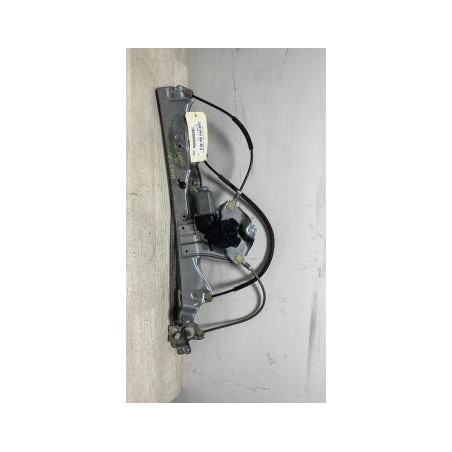 Leve vitre electrique avant gauche RENAULT CLIO 3 PHASE 1 d’occasion