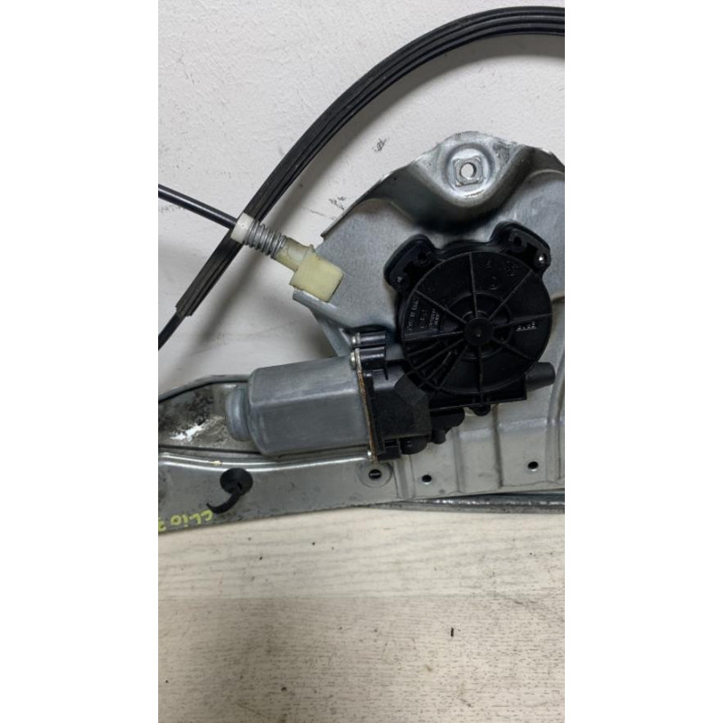 Leve vitre electrique avant gauche RENAULT CLIO 3 PHASE 1 d’occasion