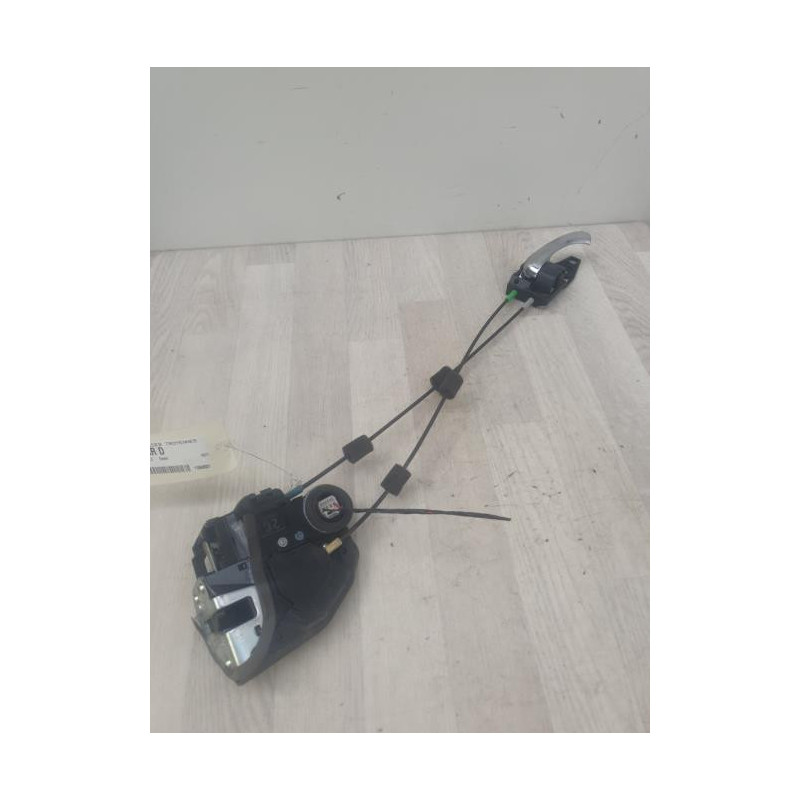 Serrure arriere droit TOYOTA RAV4 3 PHASE 1 d’occasion