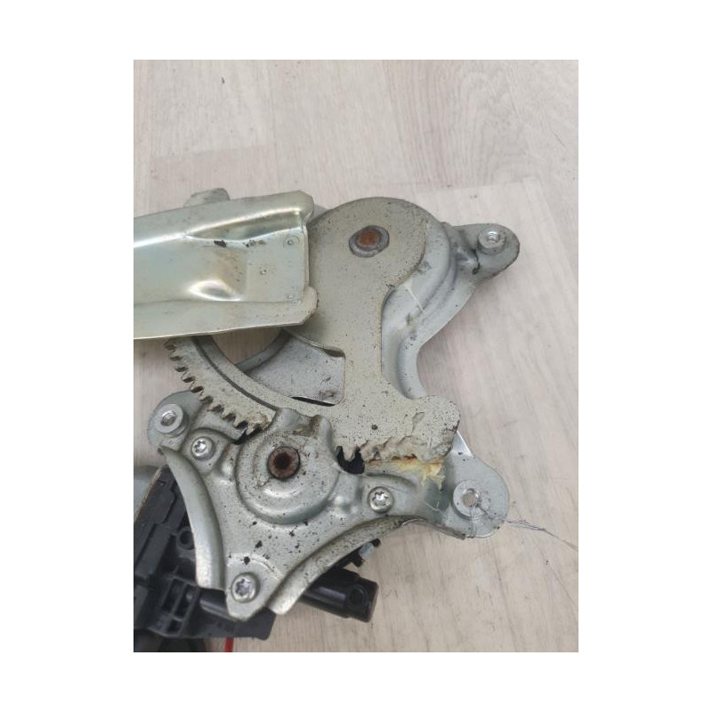 Leve vitre electrique arriere droit TOYOTA RAV4 3 PHASE 1 d’occasion