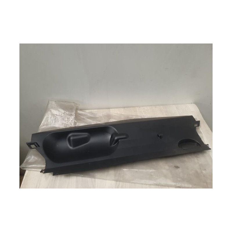 Moulure de pare choc arriere RENAULT MEGANE 3 PHASE 1 d’occasion