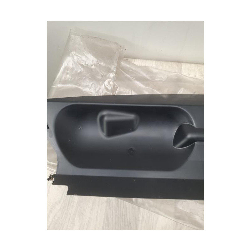 Moulure de pare choc arriere RENAULT MEGANE 3 PHASE 1 d’occasion