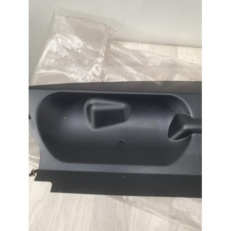 Moulure de pare choc arriere RENAULT MEGANE 3 PHASE 1 d’occasion