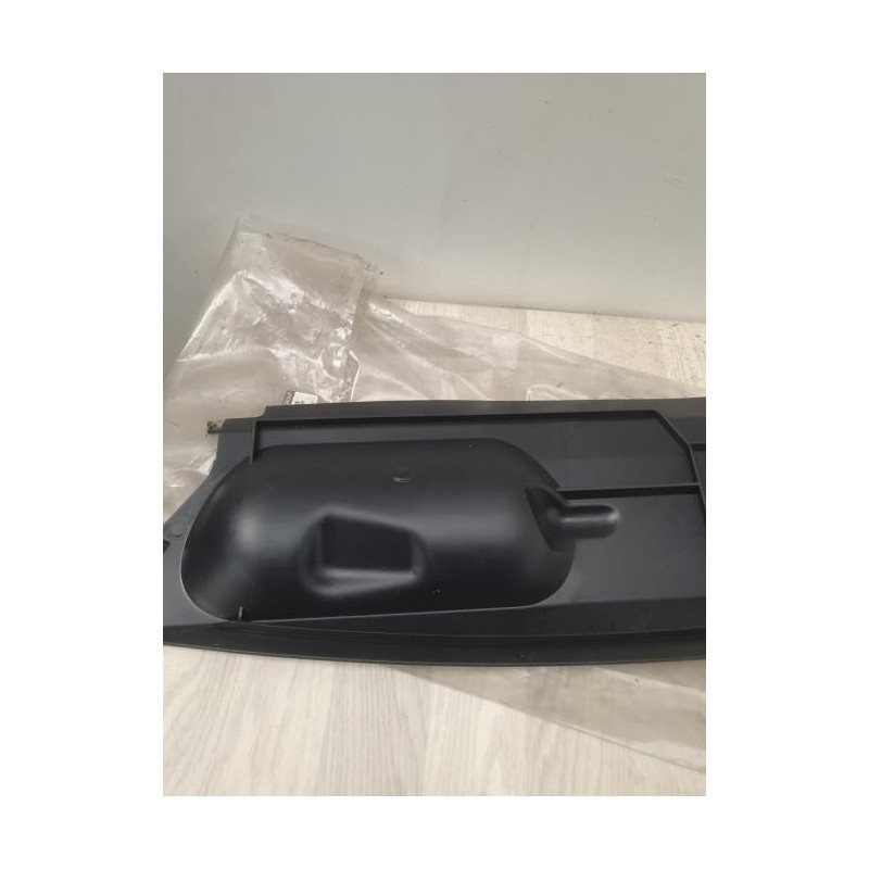 Moulure de pare choc arriere RENAULT MEGANE 3 PHASE 1 d’occasion
