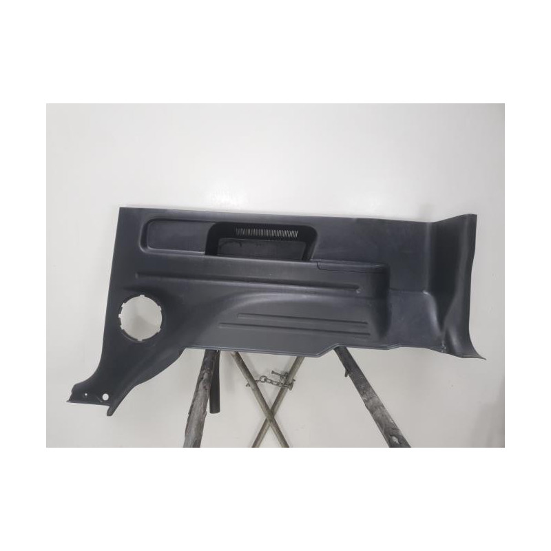 Garniture laterale arriere droite SUZUKI GRAND VITARA 1 d’occasion