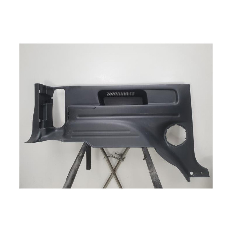 Garniture laterale arriere gauche SUZUKI GRAND VITARA 1 d’occasion